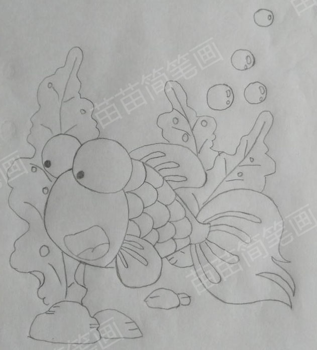 小金鱼简笔画教程：如何画出可爱又简单的金鱼