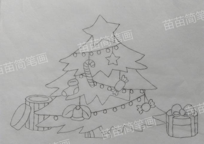 圣诞树简笔画教程：简单又漂亮的画法